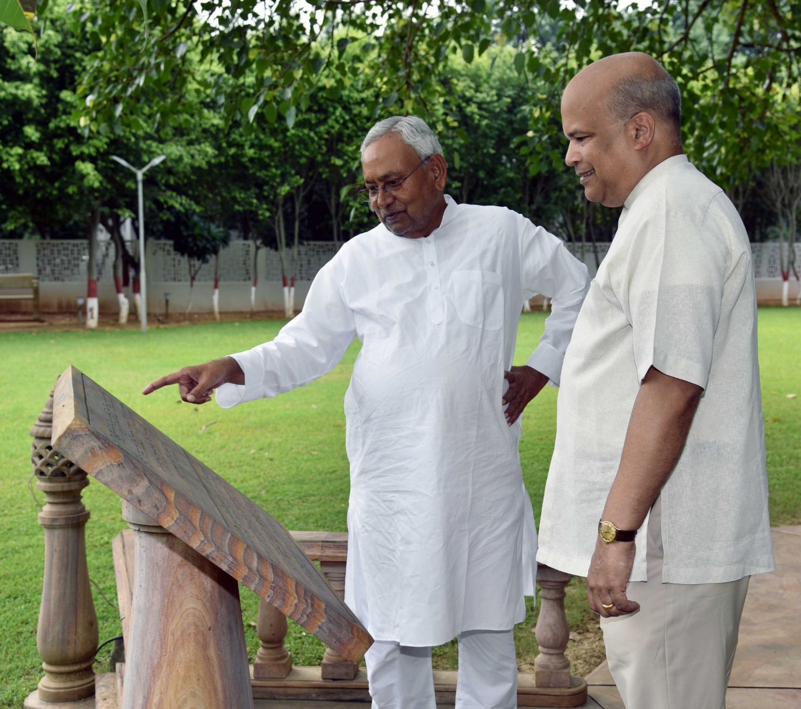 श्रीलंका के उच्चायुक्त अशोक मिलिन्डा मोरागोडा ने मुख्यमंत्री नीतीश कुमार से शिष्टाचार मुलाकात