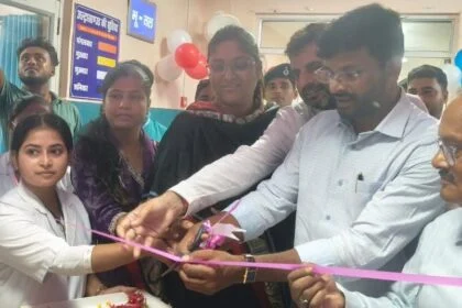 फोटो: अल्ट्रासाउंड सुविधा का उद्घाटन करते डीएम अनिल कुमार के साथ सीएस डॉक्टर केके कश्यप व अन्य।