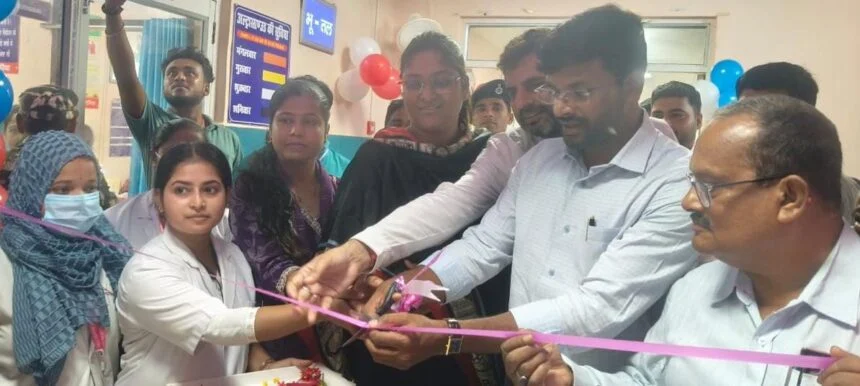 फोटो: अल्ट्रासाउंड सुविधा का उद्घाटन करते डीएम अनिल कुमार के साथ सीएस डॉक्टर केके कश्यप व अन्य।