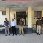 फोटो: वेयरहाउस का निरीक्षण करते डीएम एसपी