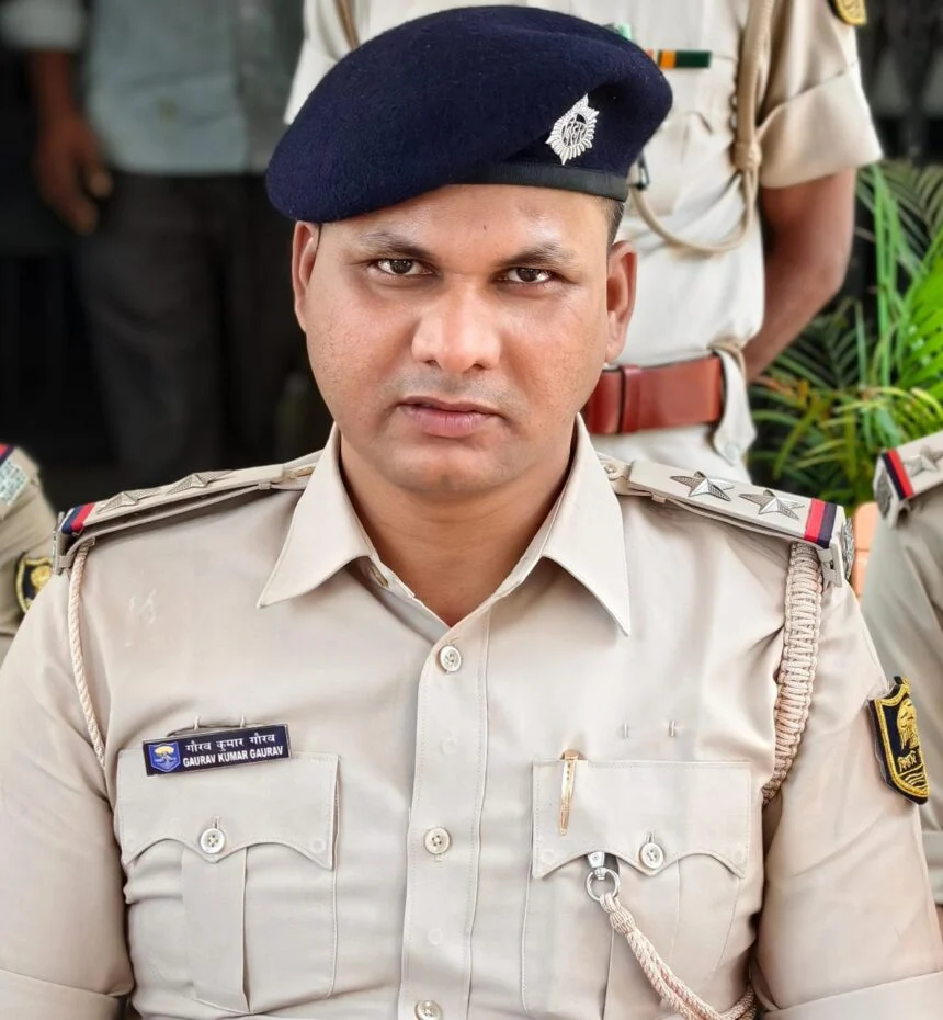 इसुआपुर के नए पदस्थापित थानाध्यक्ष गौरव कुमार गौरव।