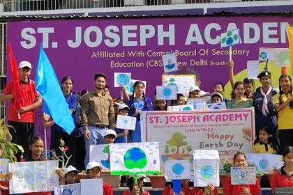 फोटो: जागरूकता रैली में शामिल स्कूली बच्चे